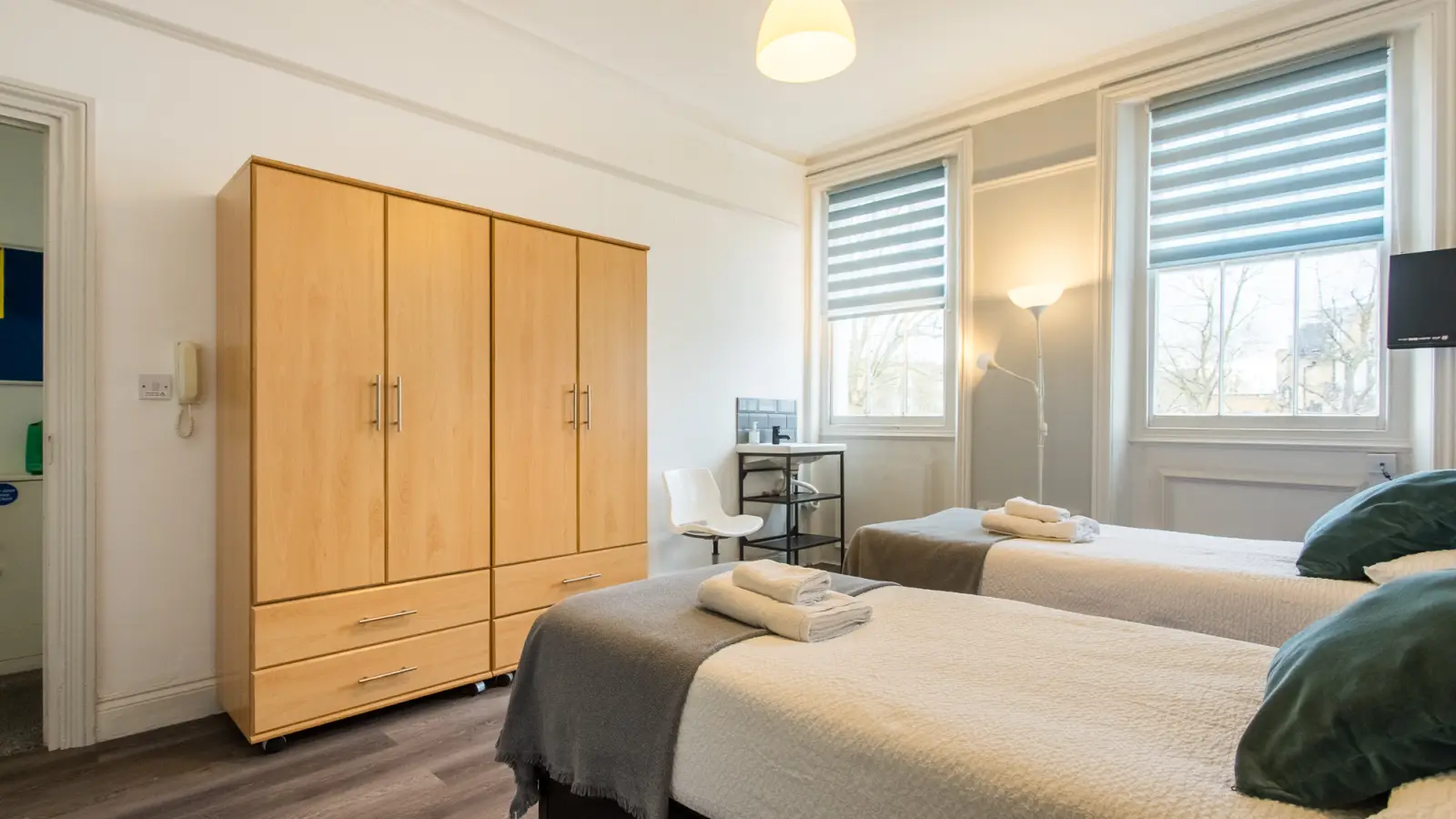 Room Earl's Court Road in Greater London