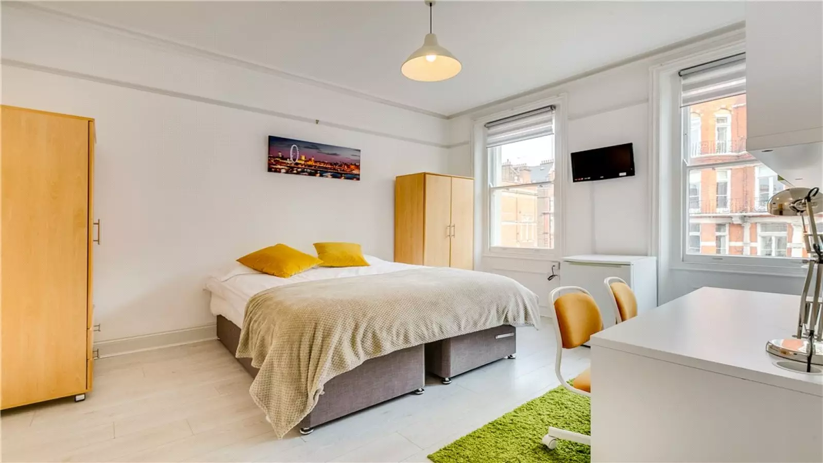 Flat Earl's Court Road in Greater London