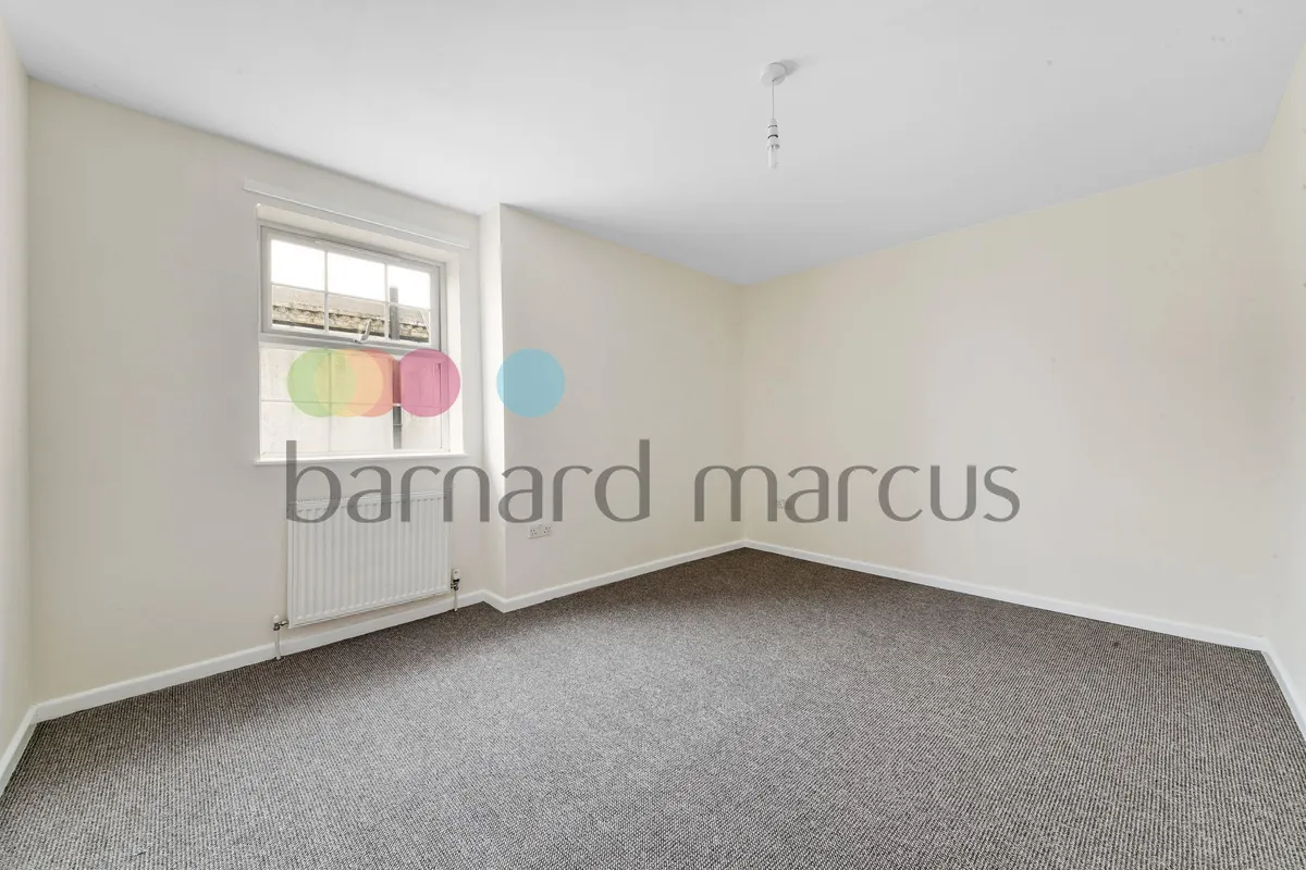 Flat Bensham Lane in Greater London