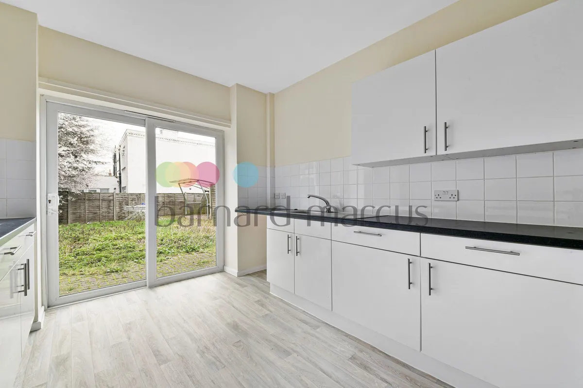 Flat Bensham Lane in Greater London