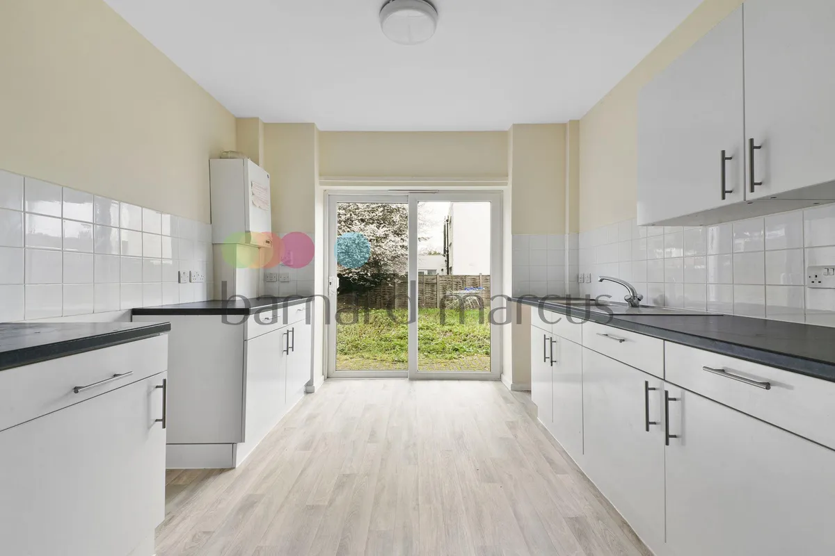 Flat Bensham Lane in Greater London