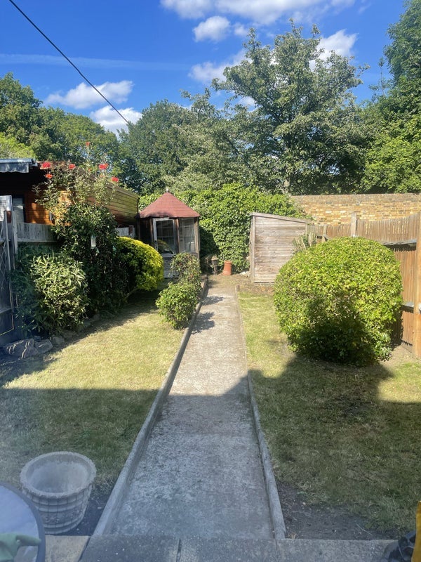 Room Deans Road in Greater London