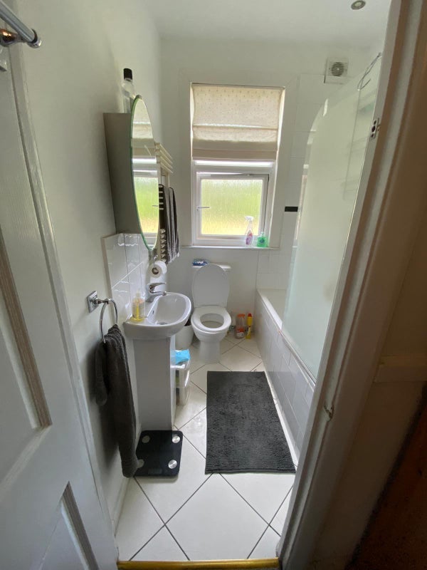 Room Deans Road in Greater London