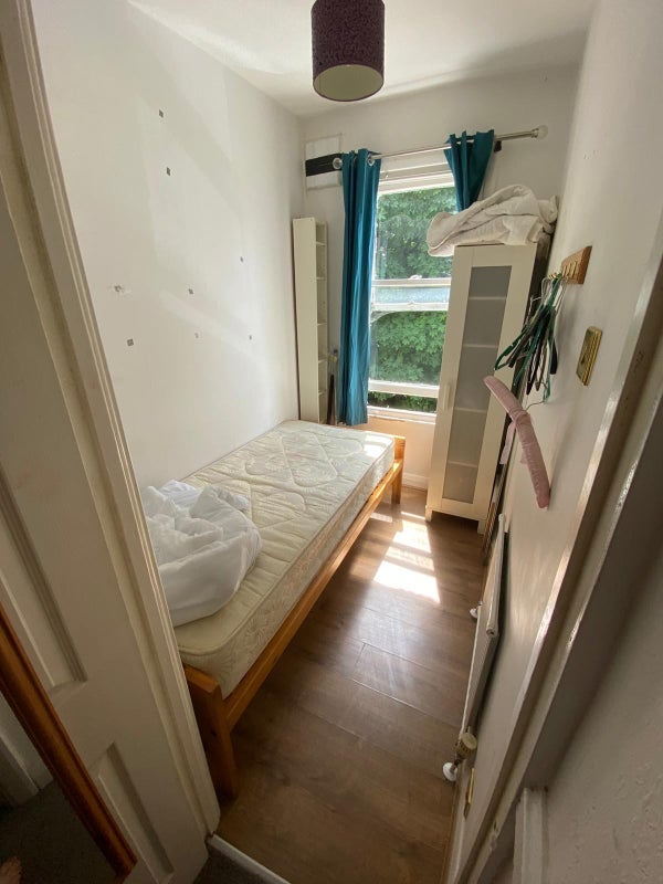 Room Deans Road in Greater London