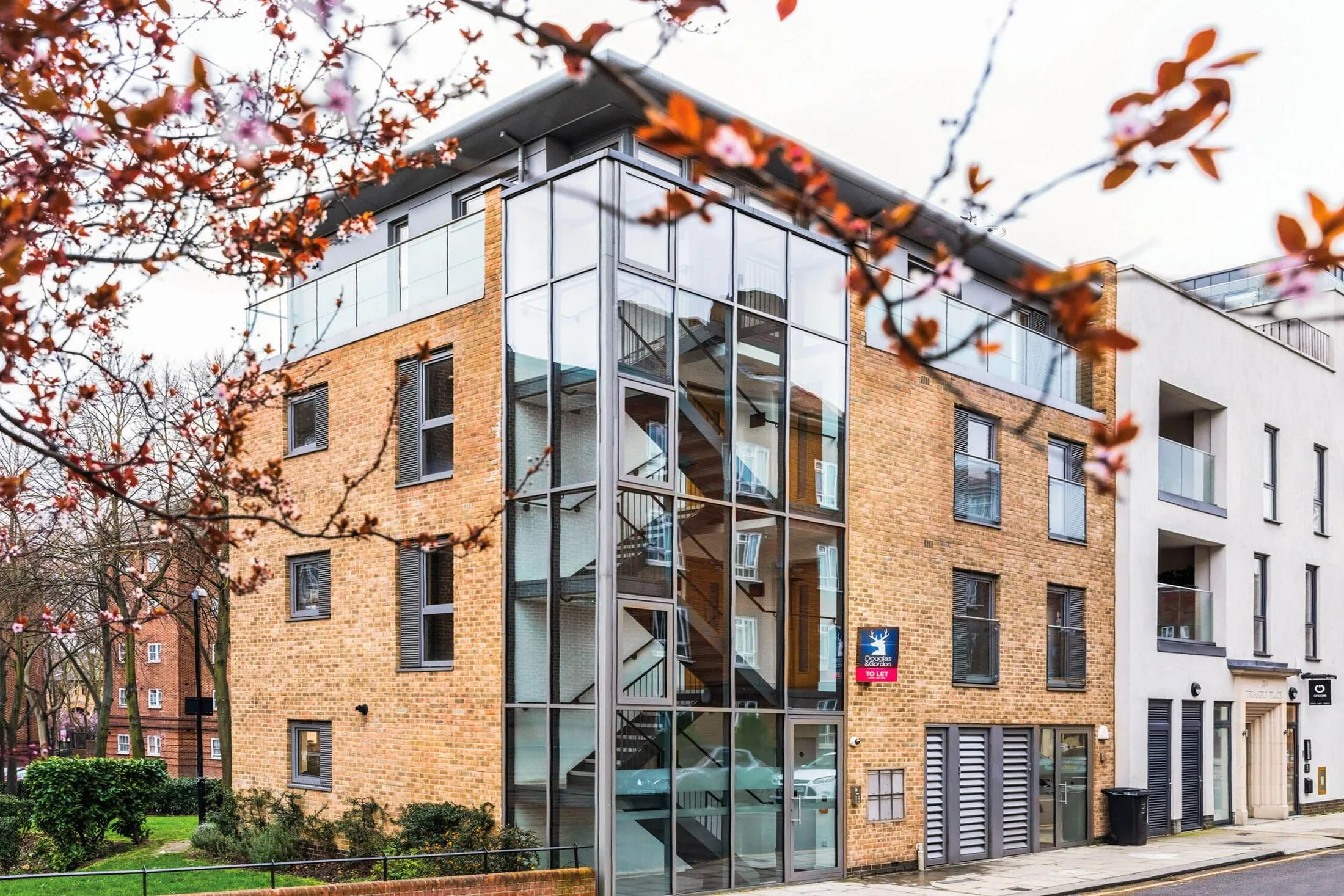 Flat Triangle Place in Greater London