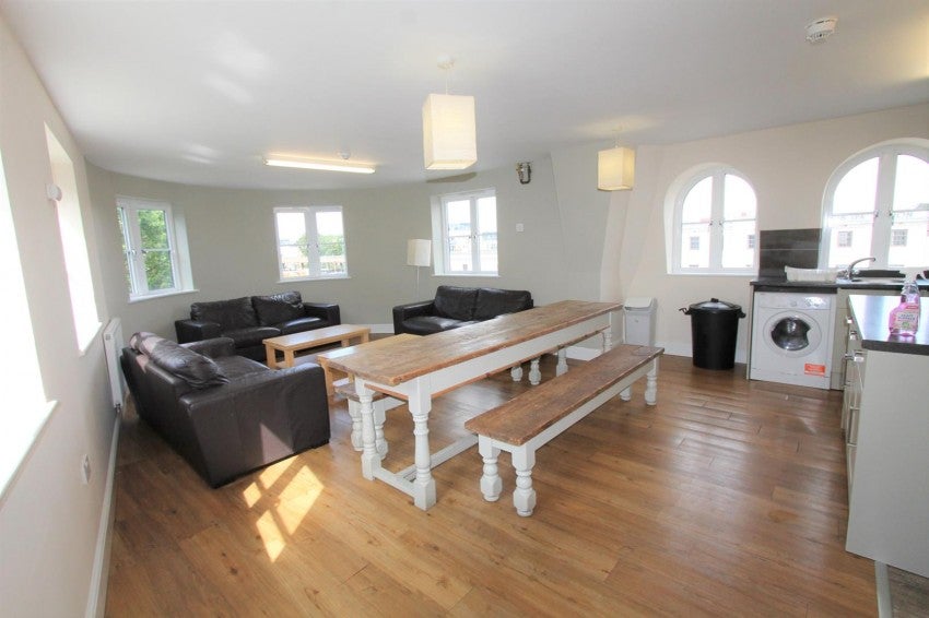 Room Old Warwick Road in Royal Leamington Spa