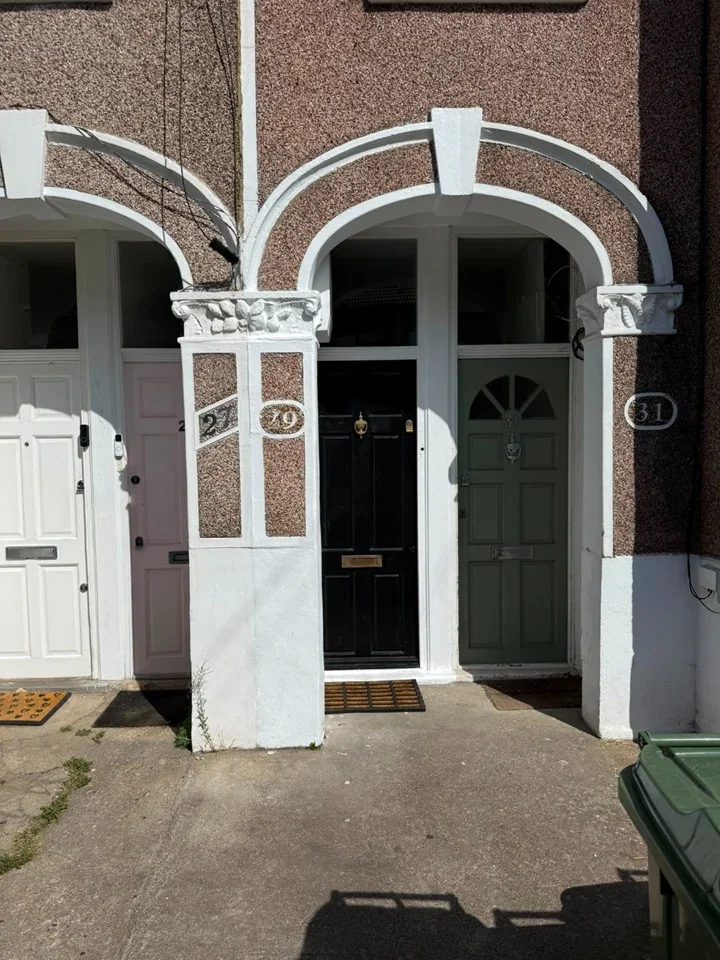 Flat Burford Road in Greater London