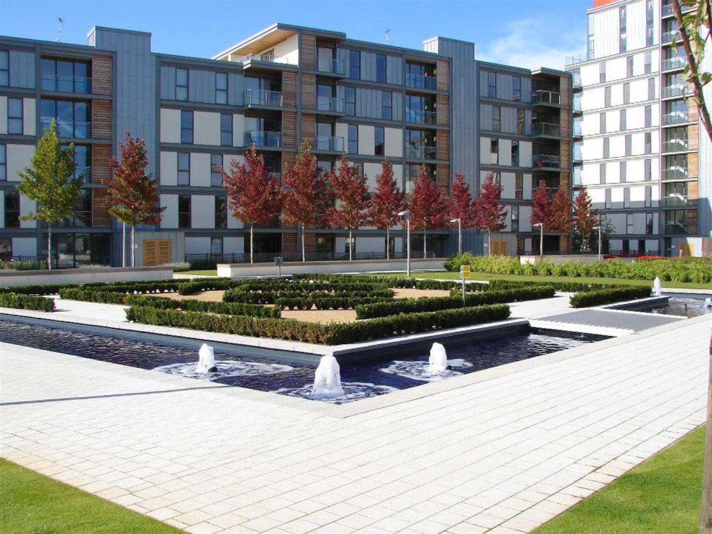 Flat Strobel Mews in Upton