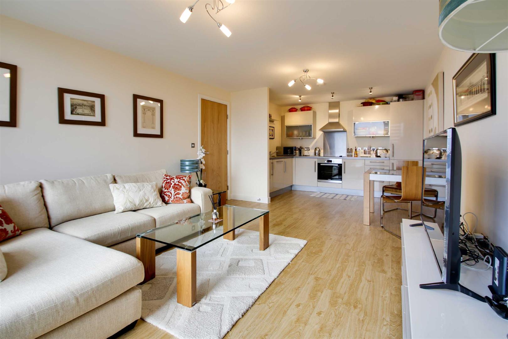 Flat Strobel Mews in Upton
