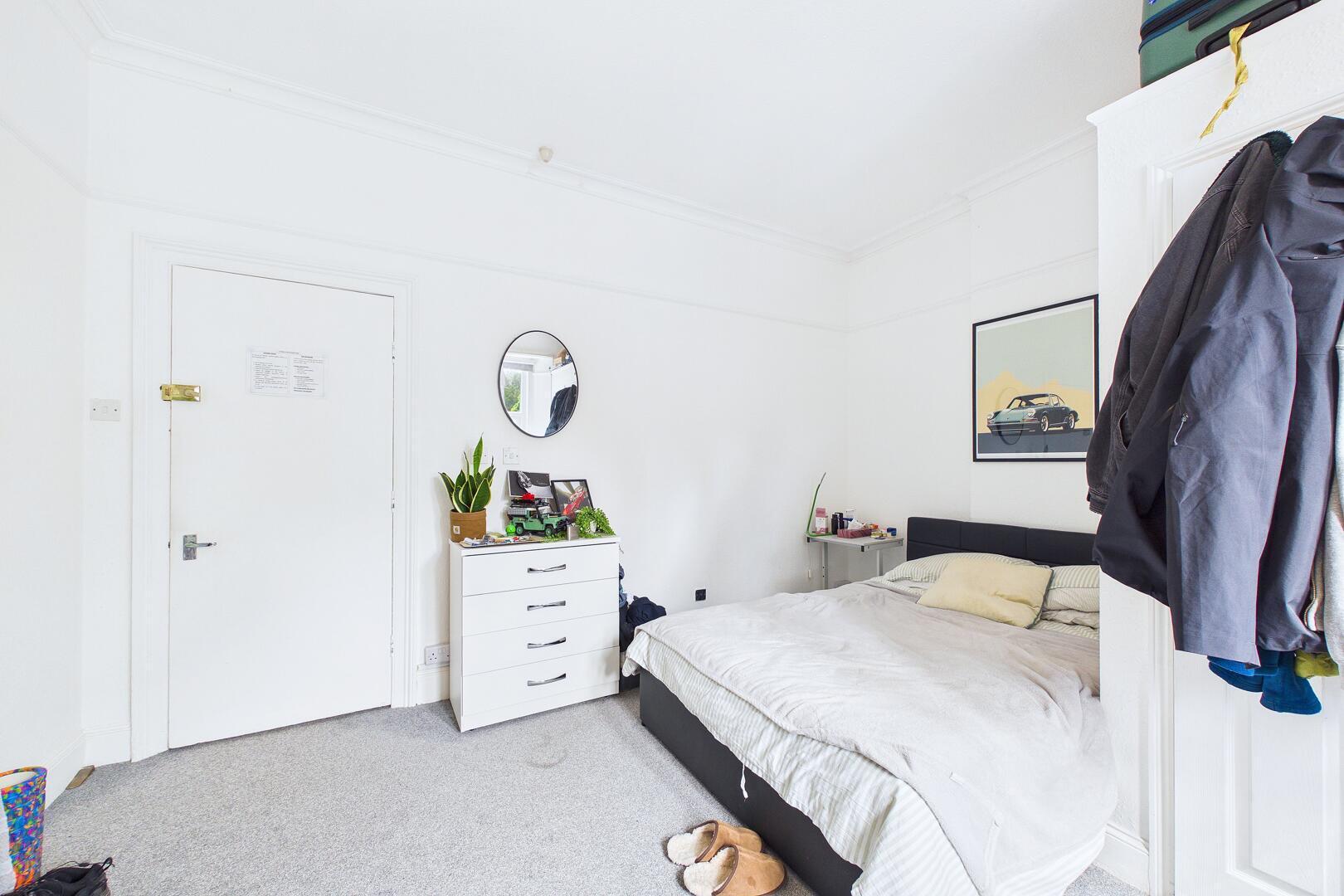 Room Central Way in Clevedon