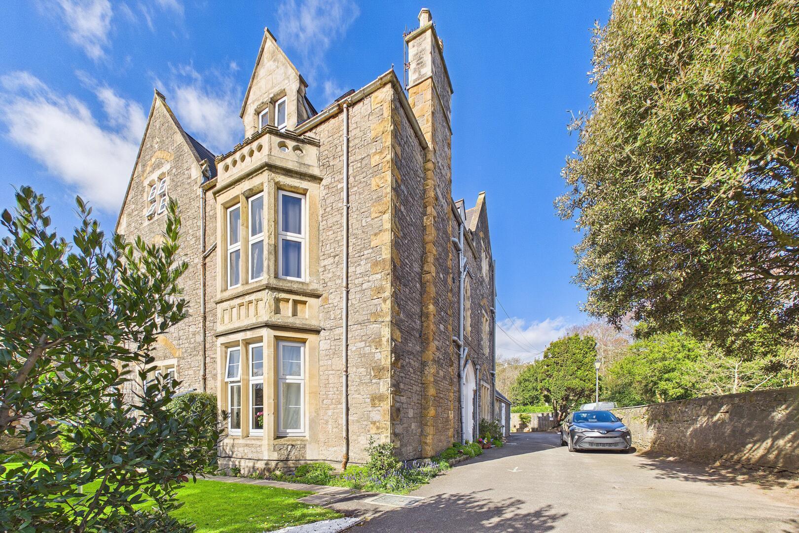 Room Central Way in Clevedon