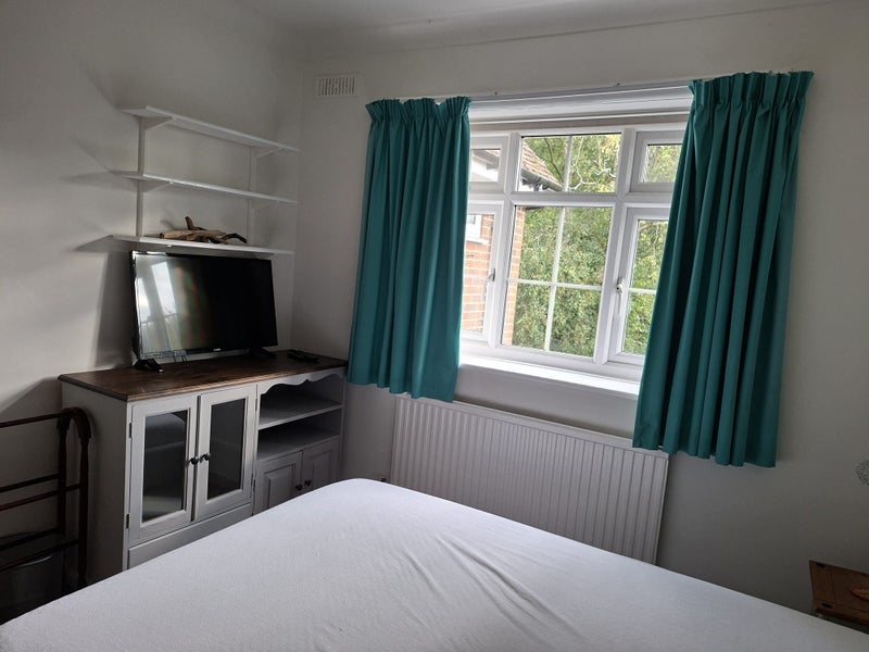 Room Fairmile Road in Christchurch