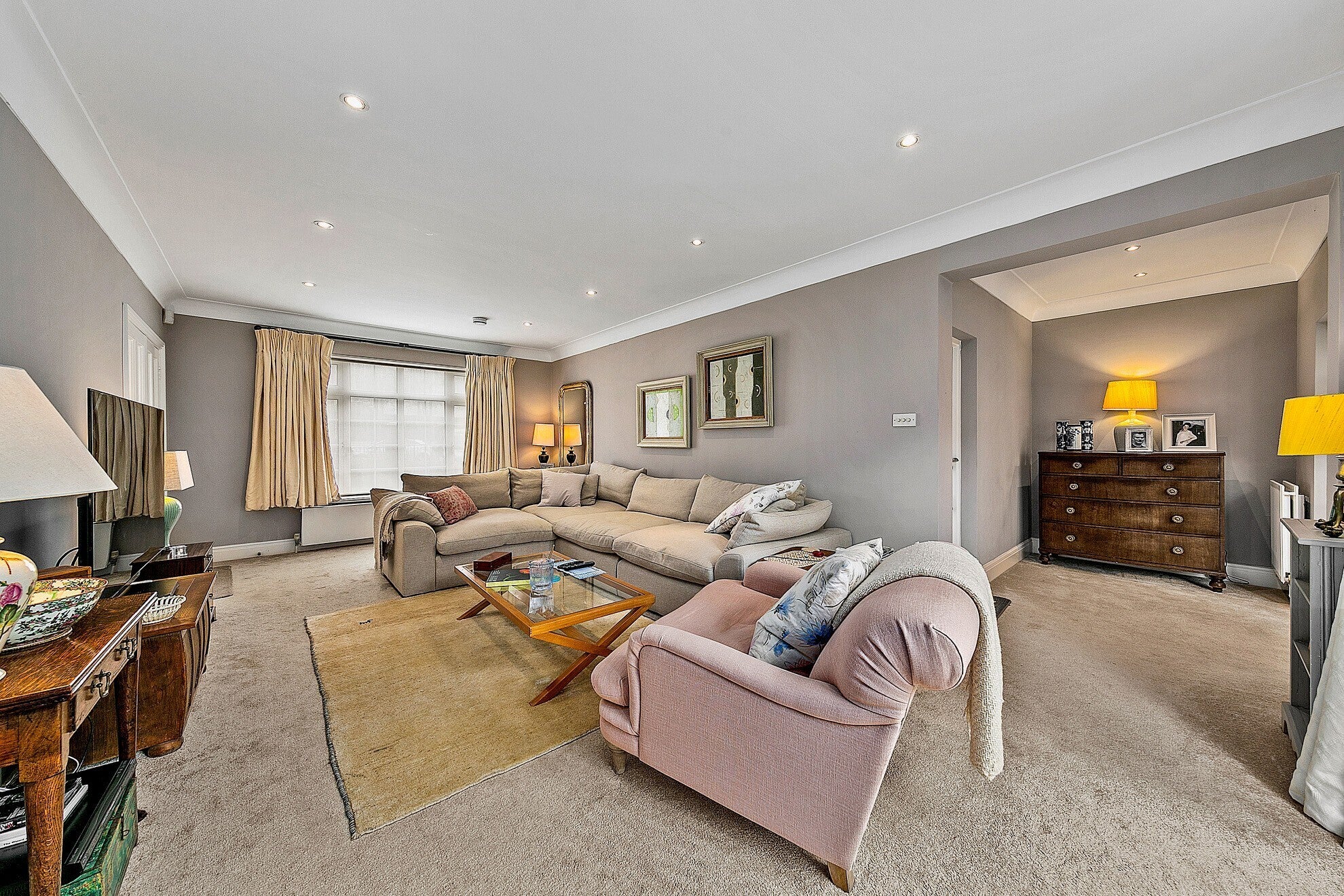 House Roedean Crescent in Greater London