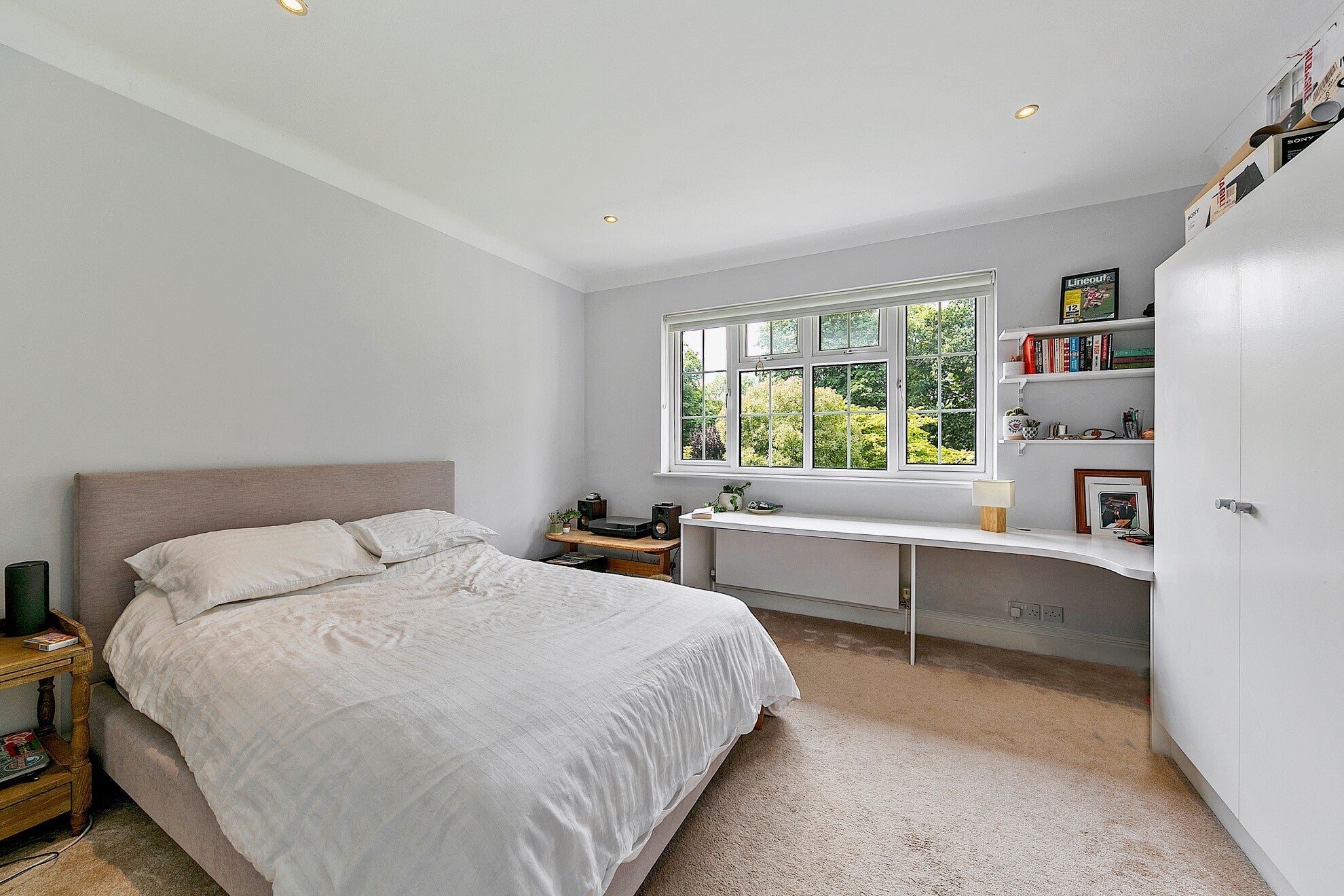 House Roedean Crescent in Greater London