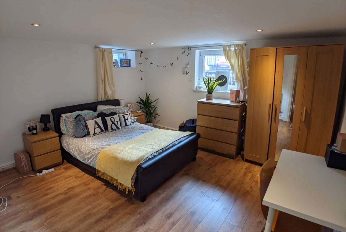 Flat Parsonage Road in Manchester
