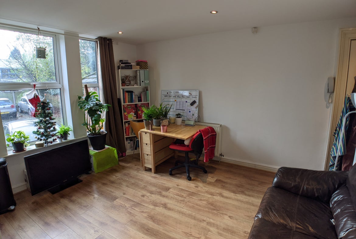 Flat Parsonage Road in Manchester