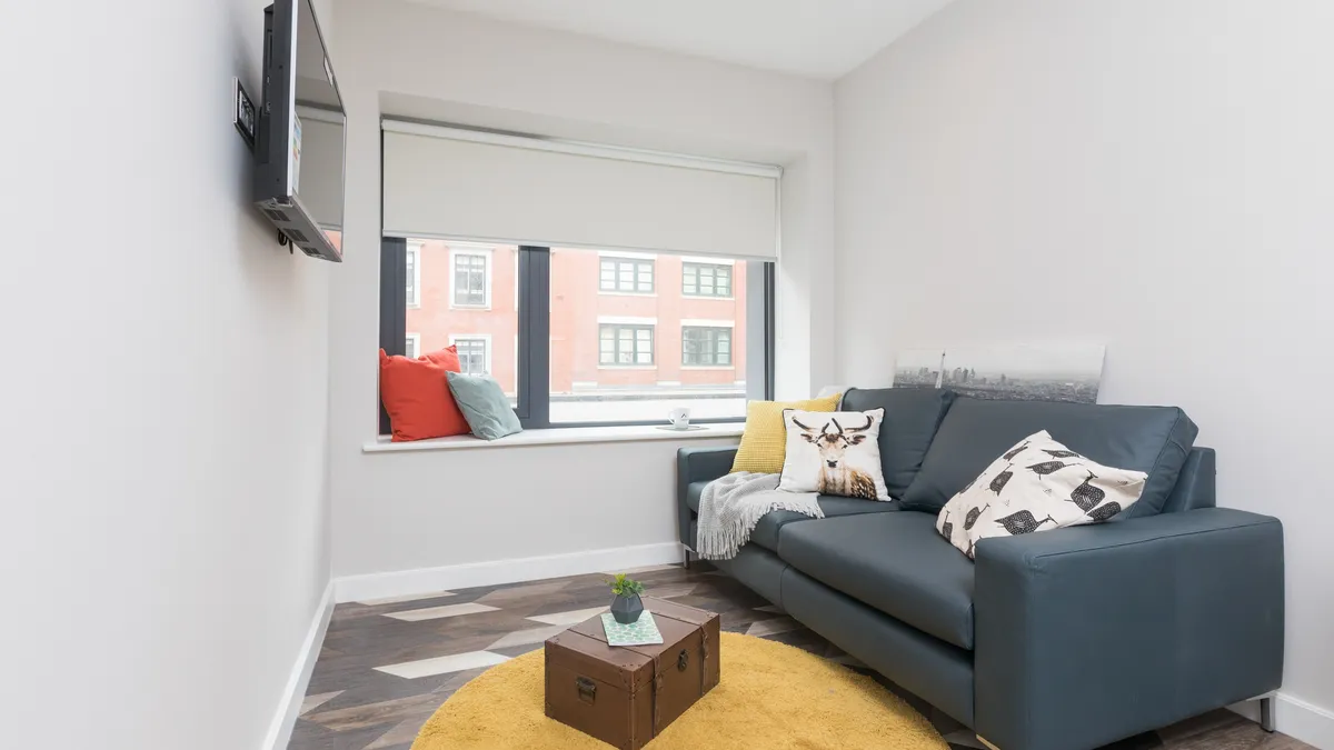 Flat Salisbury House in Salford