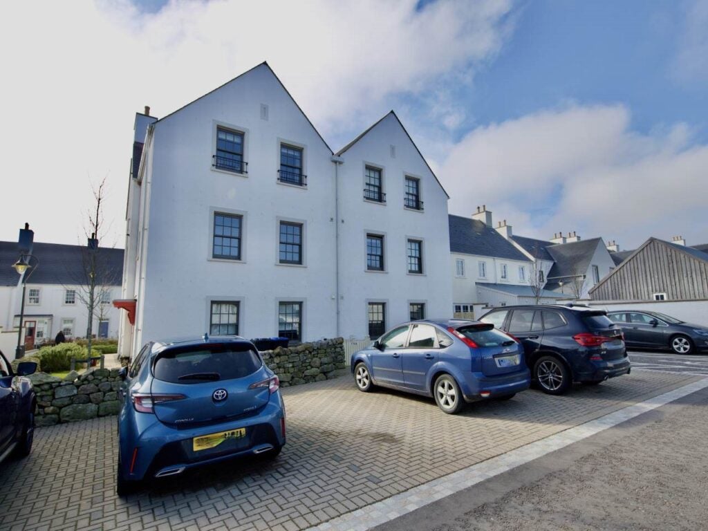 Flat Bunting Place in Chapelton of Elsick