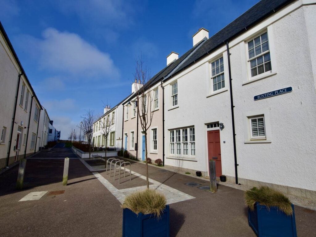 Flat Bunting Place in Chapelton of Elsick