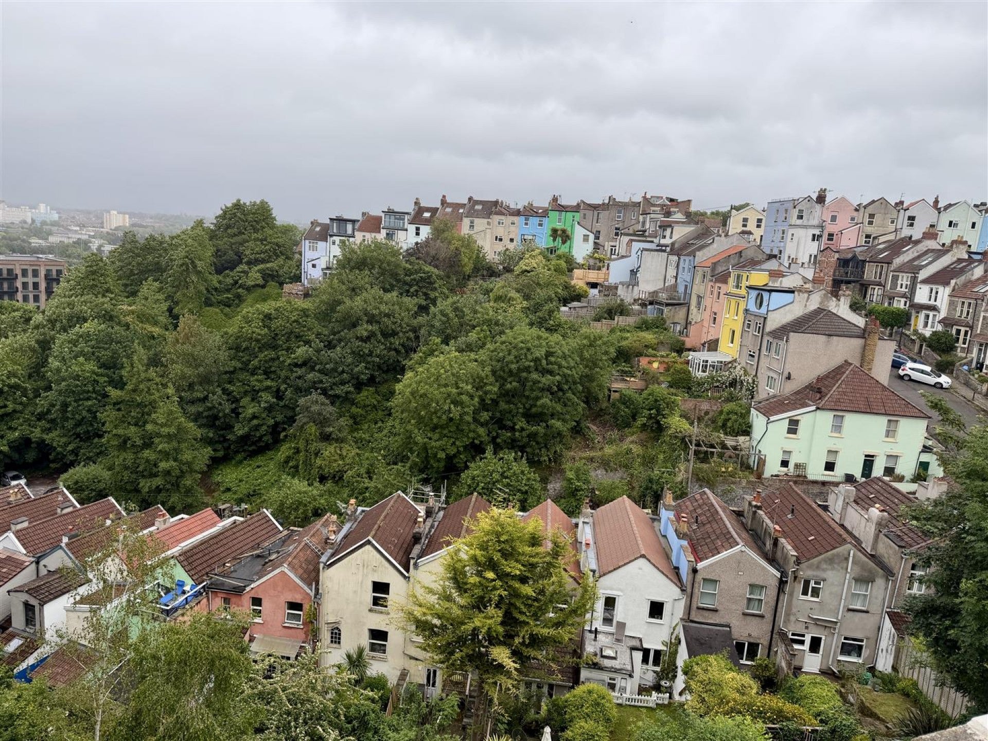 Flat Summer Hill in Bristol