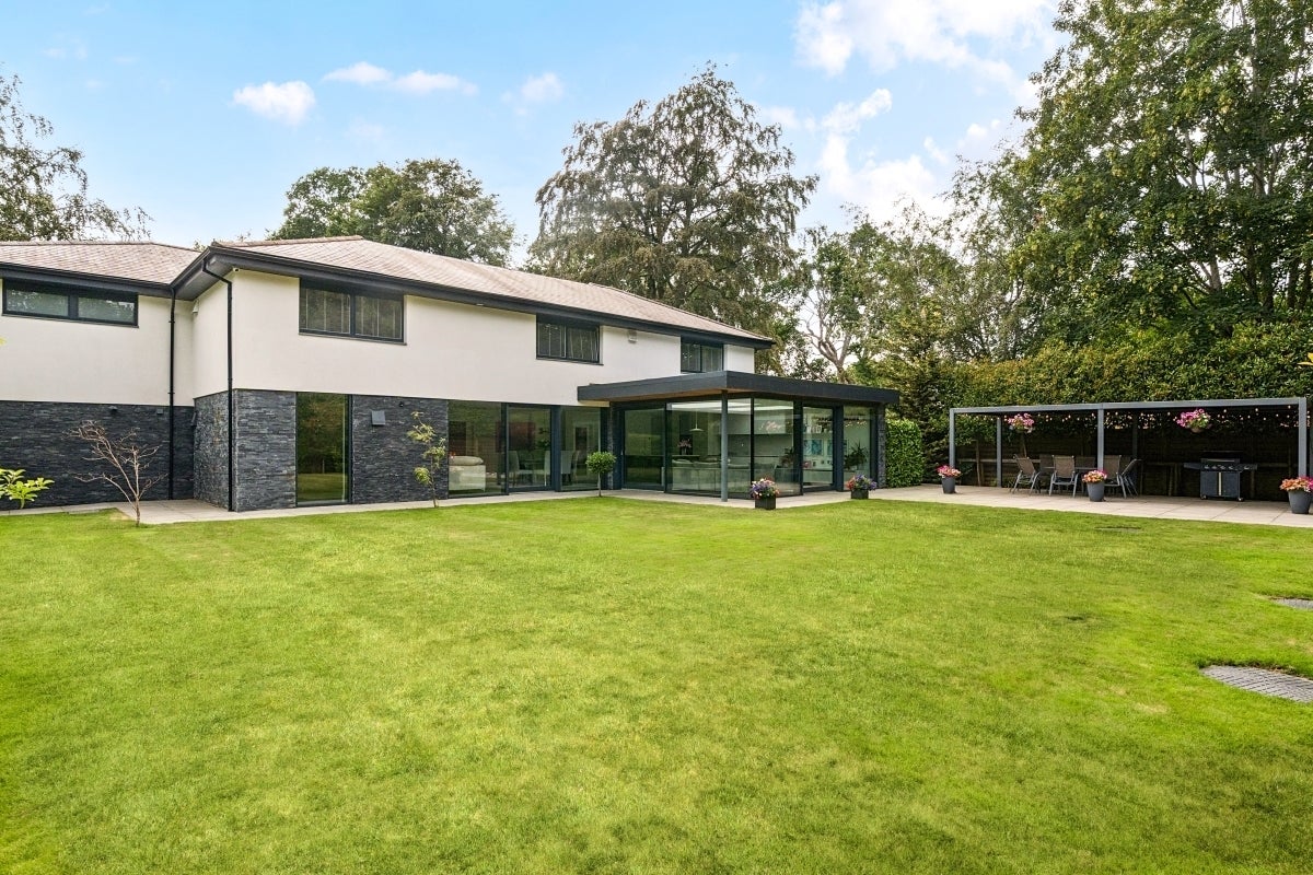 House Old Avenue Close in Woking