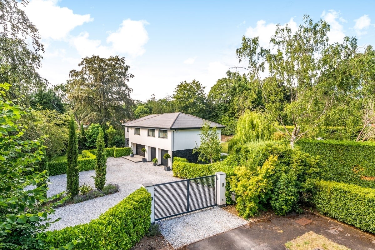 House Old Avenue Close in Woking