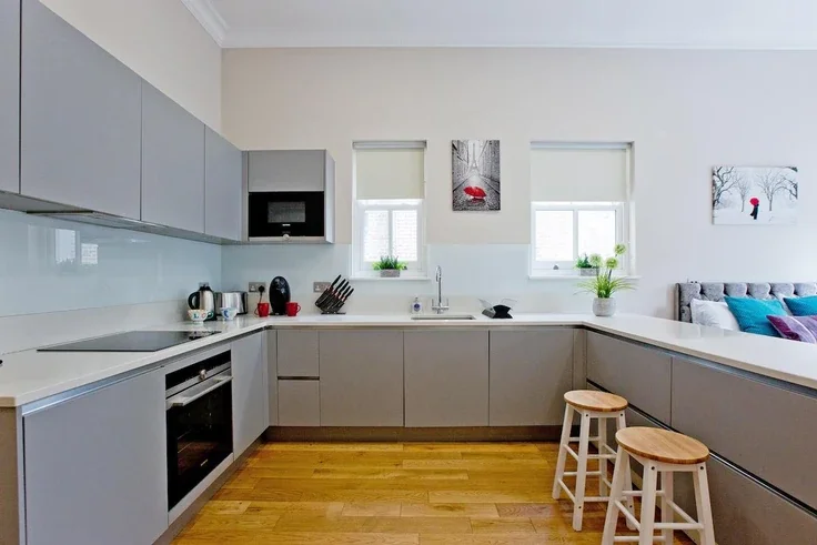 Flat Hogarth Road in Greater London