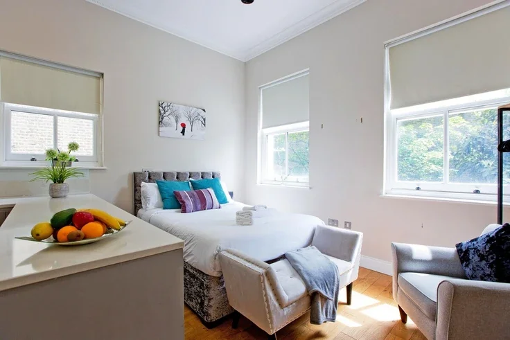 Flat Hogarth Road in Greater London