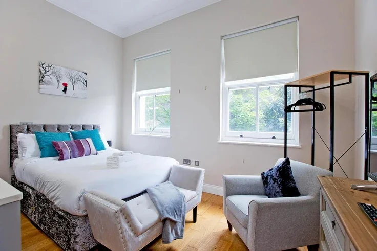 Flat Hogarth Road in Greater London