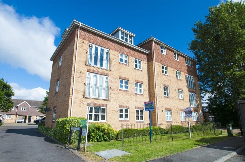 Flat Cannon Gate in Slough