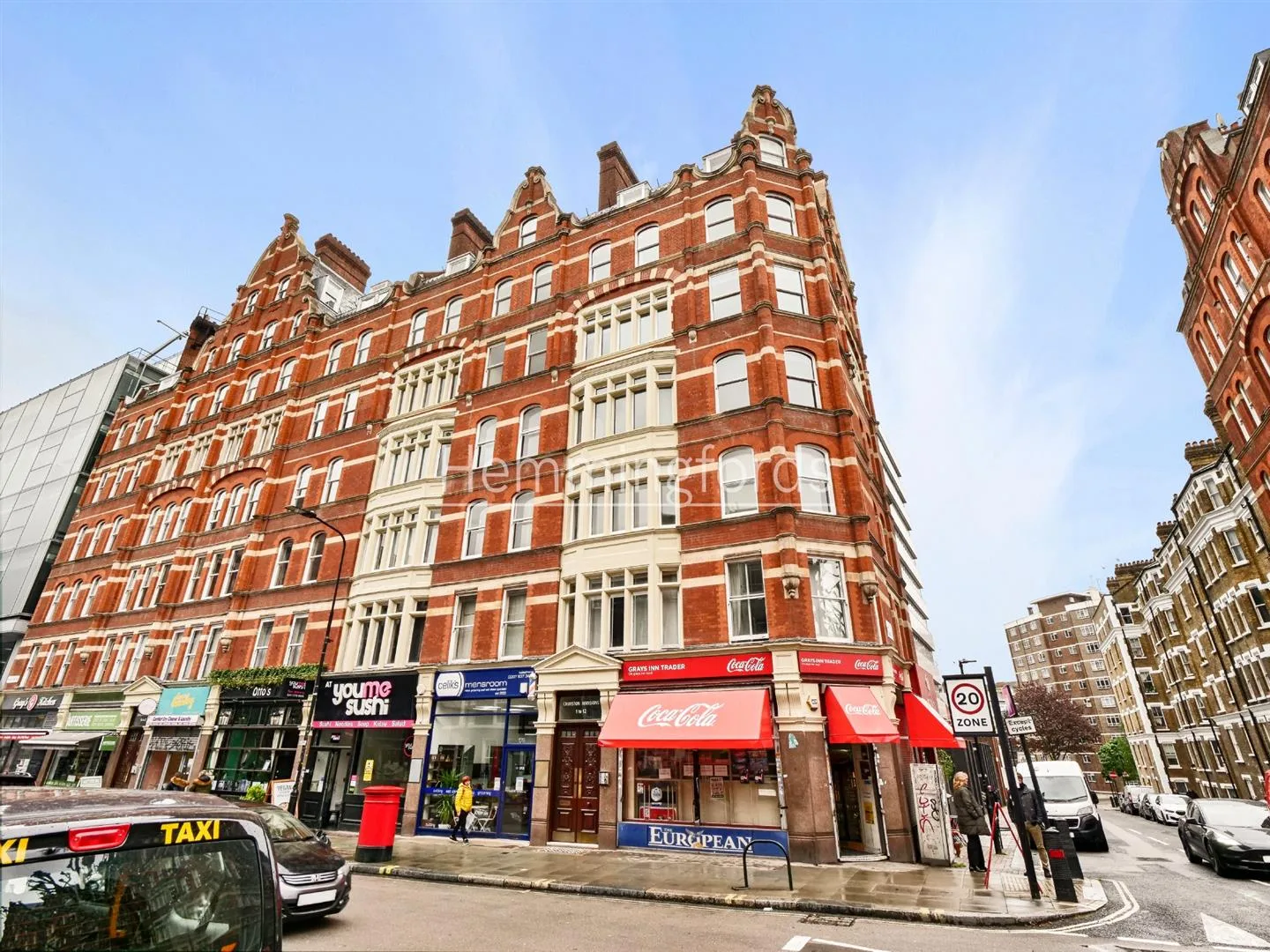 Flat Elm Street in Greater London