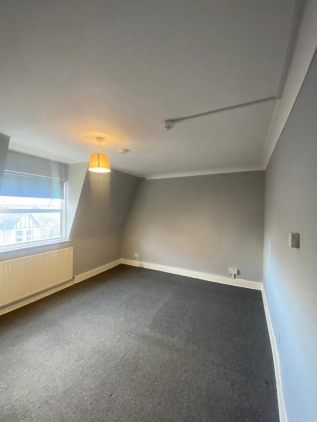 Room London Road in Greater London