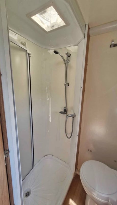 Room Water Lane in Greater London