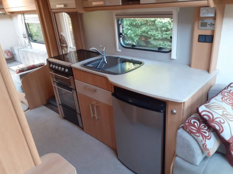 Room Water Lane in Greater London