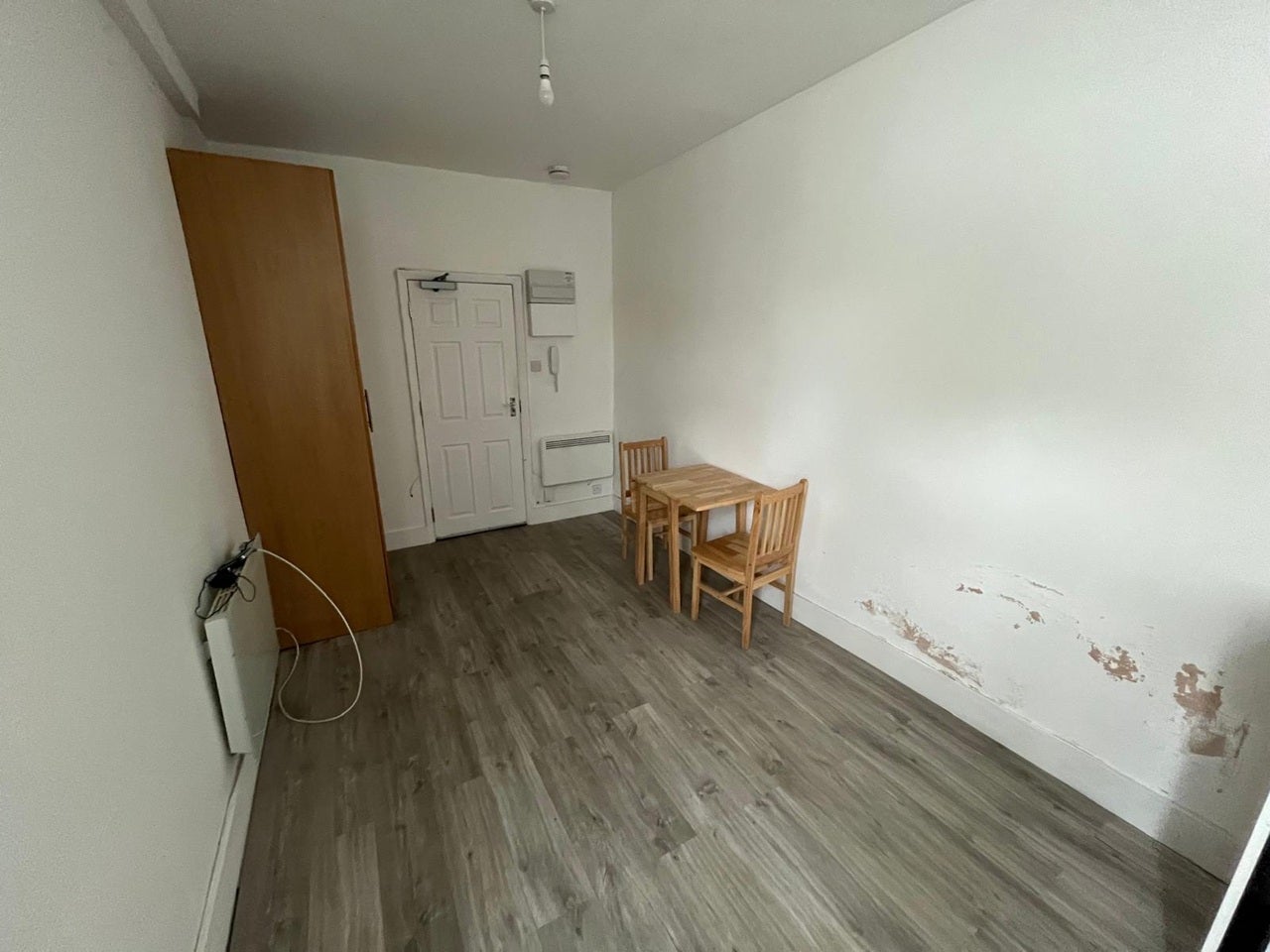 Flat Ordnance Road in Greater London