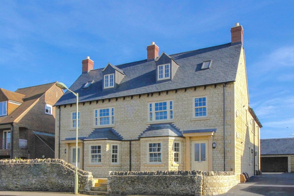 Flat Hensington Road in West Oxfordshire