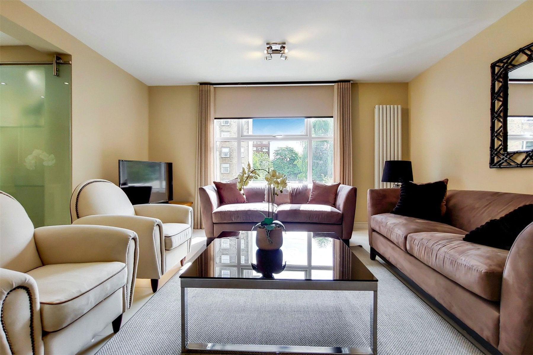 Flat Finchley Road in Greater London
