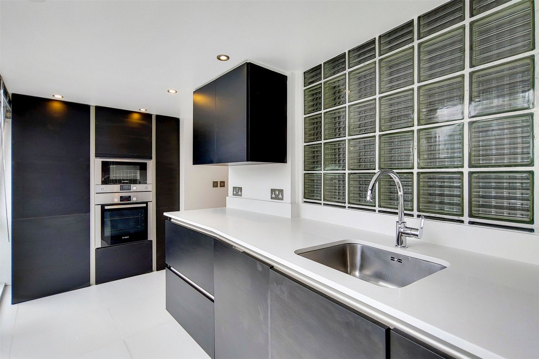 Flat Finchley Road in Greater London