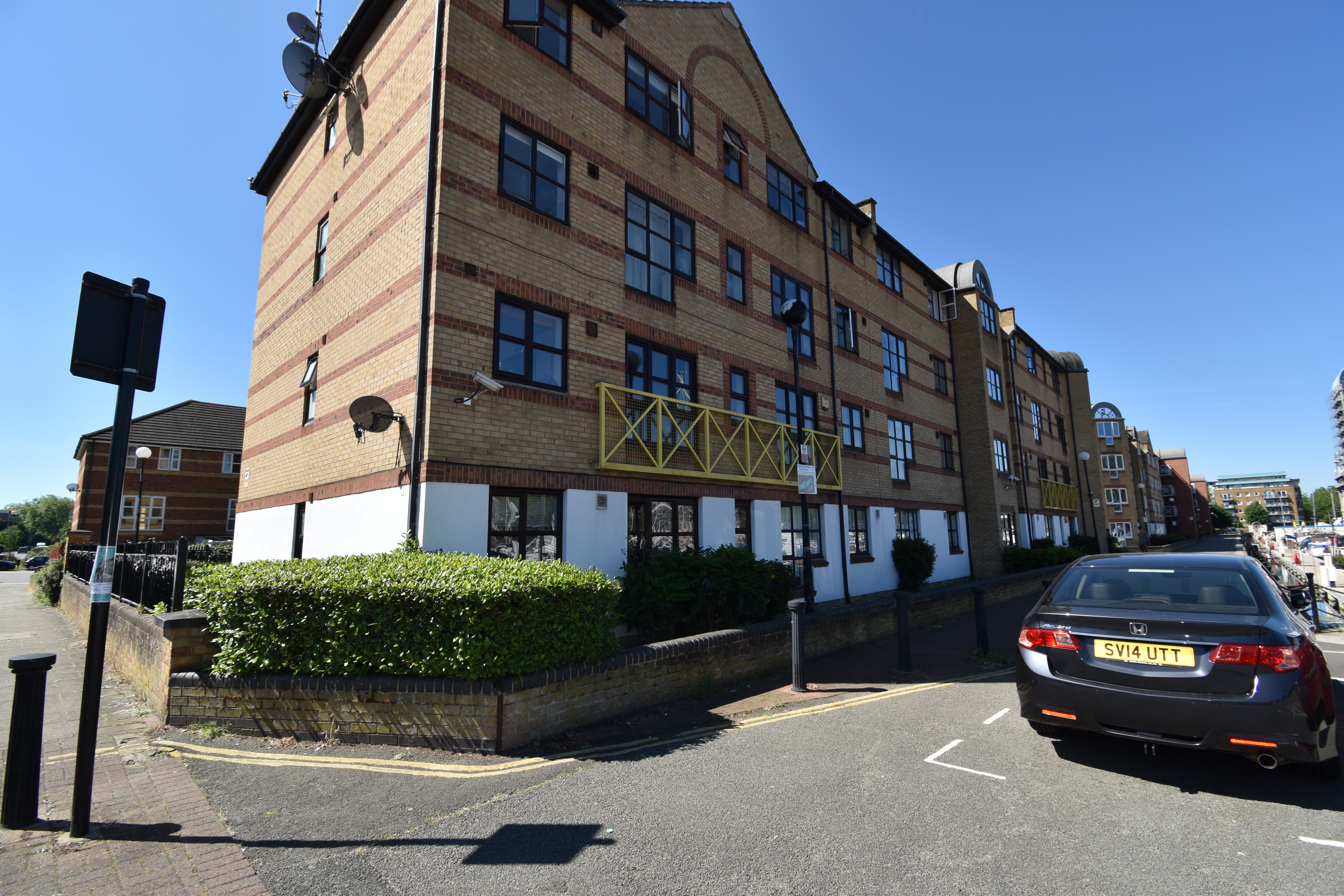 Flat Windsock Close in Greater London
