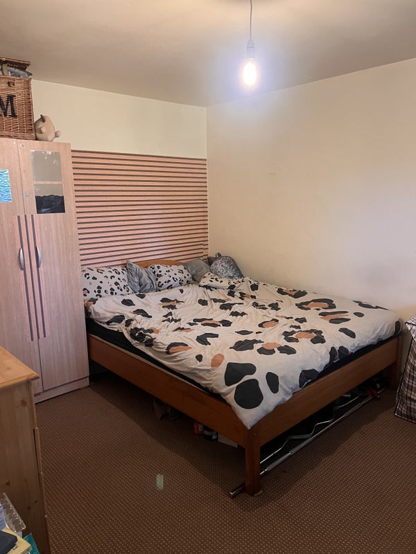 Room Plimsoll Close in Greater London