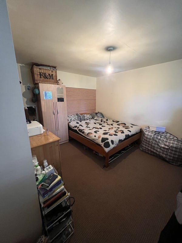 Room Plimsoll Close in Greater London