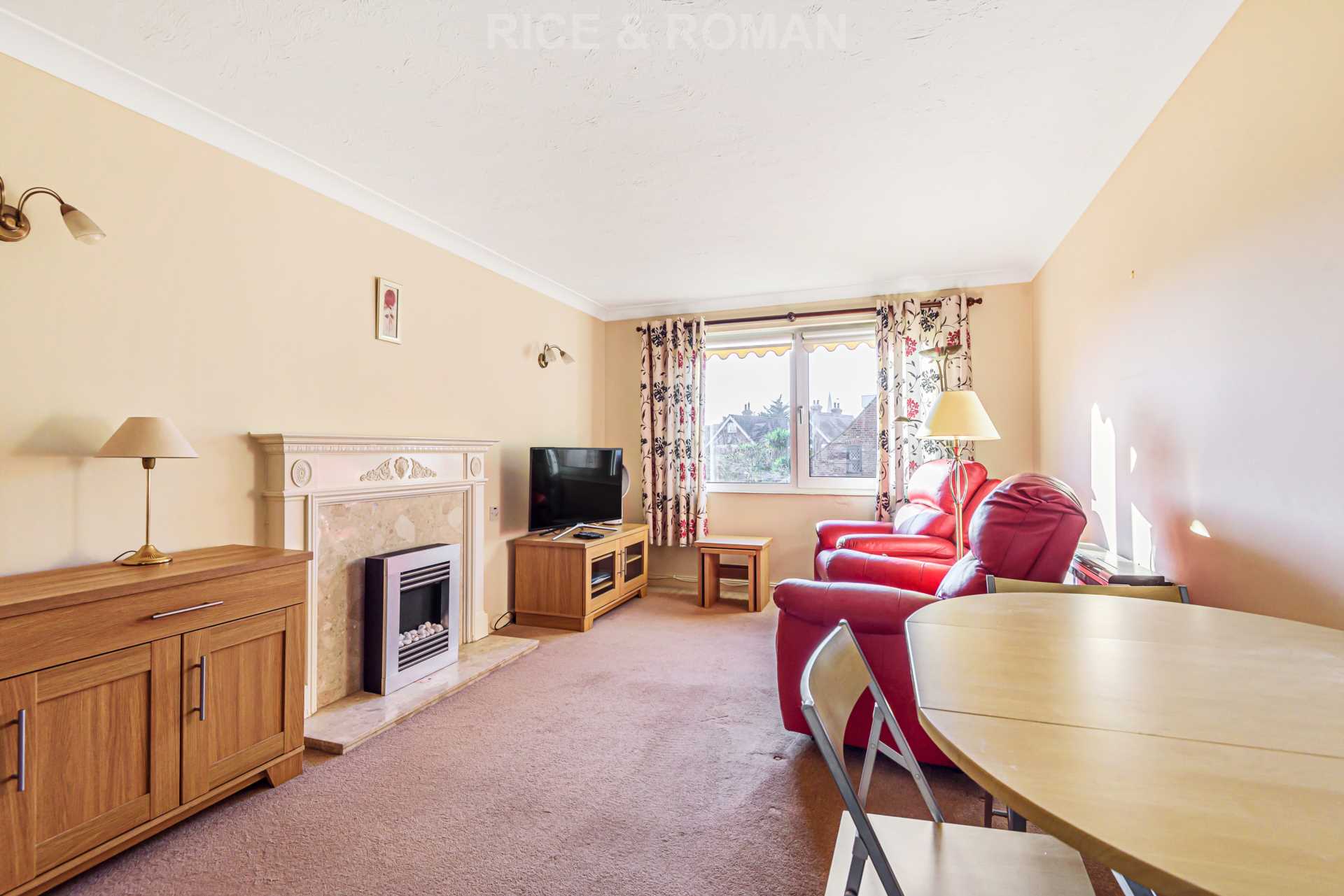 Flat Hillcrest in Elmbridge
