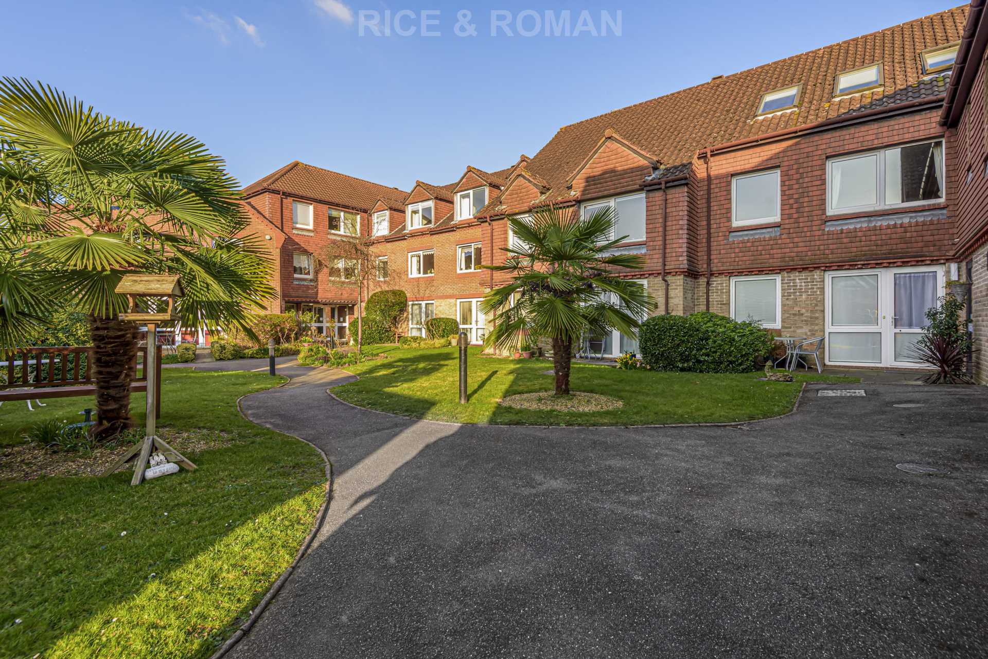 Flat Hillcrest in Elmbridge