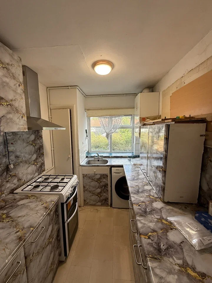 Flat Pembury Court in Greater London