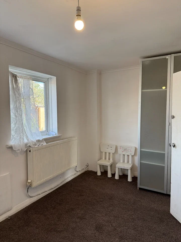 Flat Pembury Court in Greater London