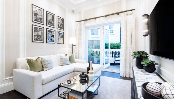 Flat Prince of Wales Terrace in London