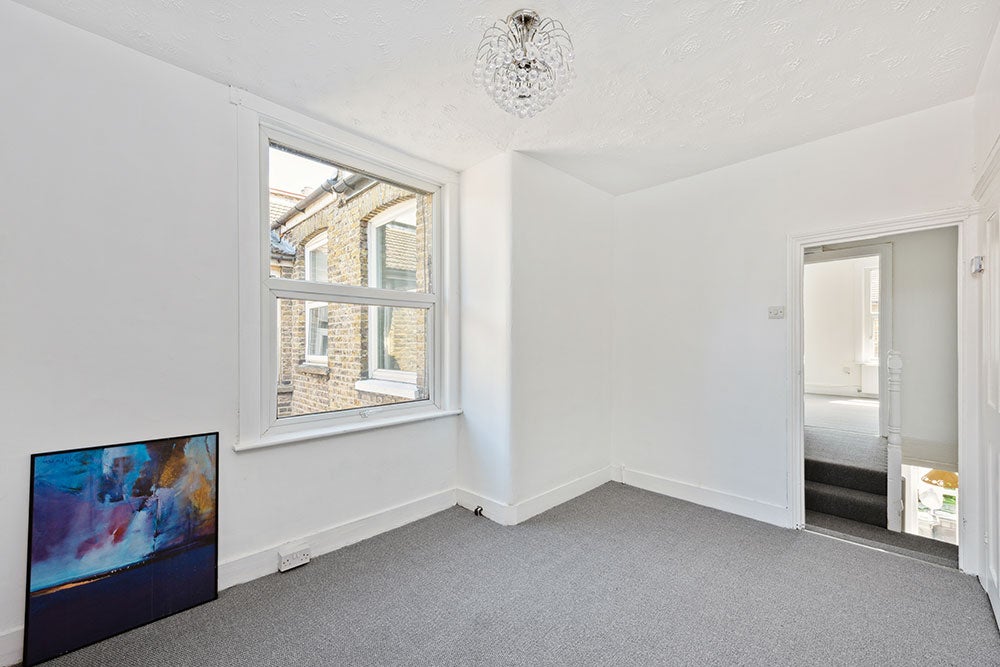Flat Newport Road in Greater London