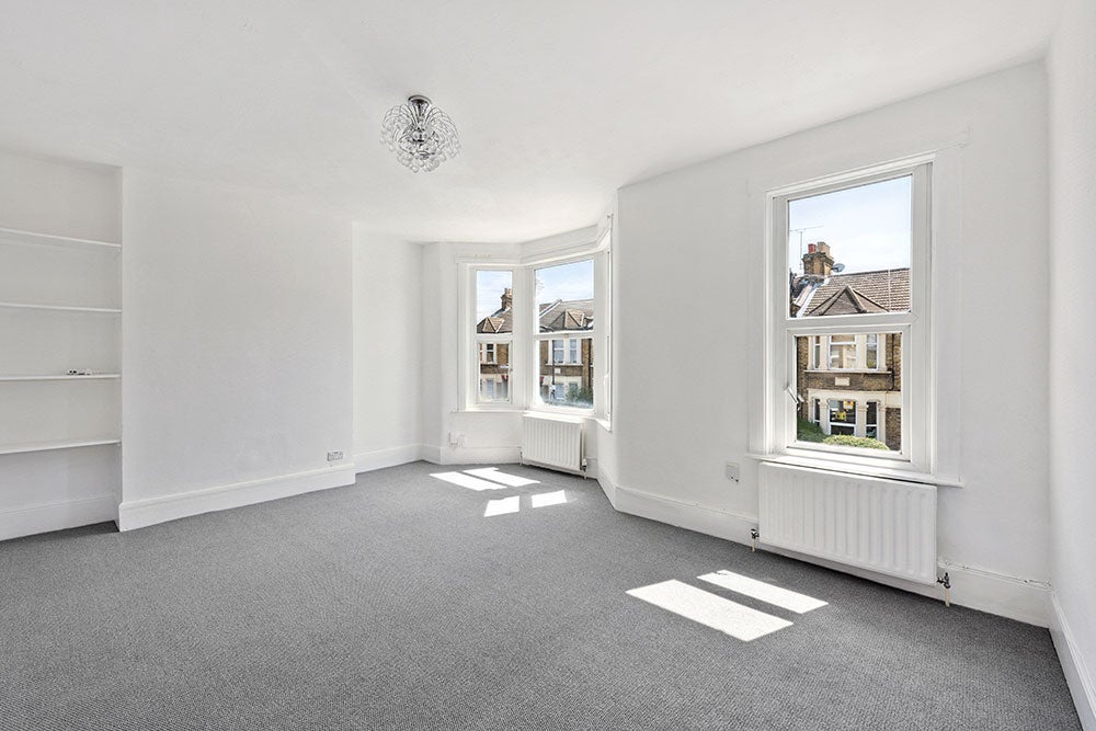 Flat Newport Road in Greater London