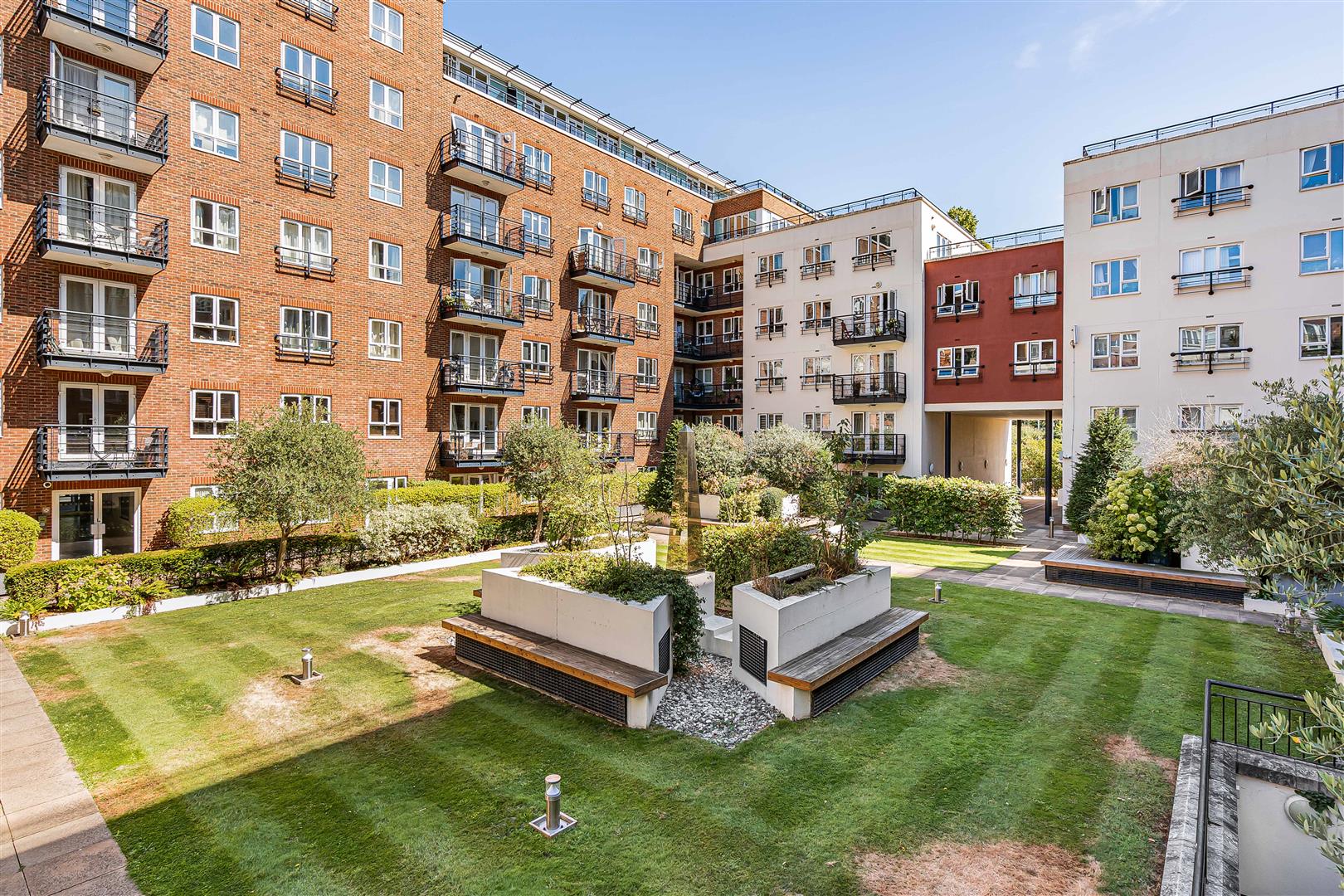Flat Seven Kings Way in Greater London