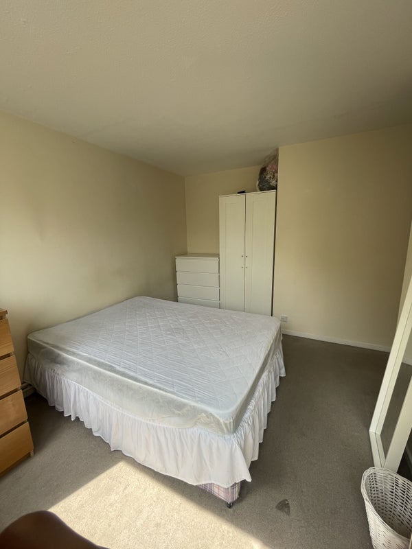 Room Evenwood Close in Greater London